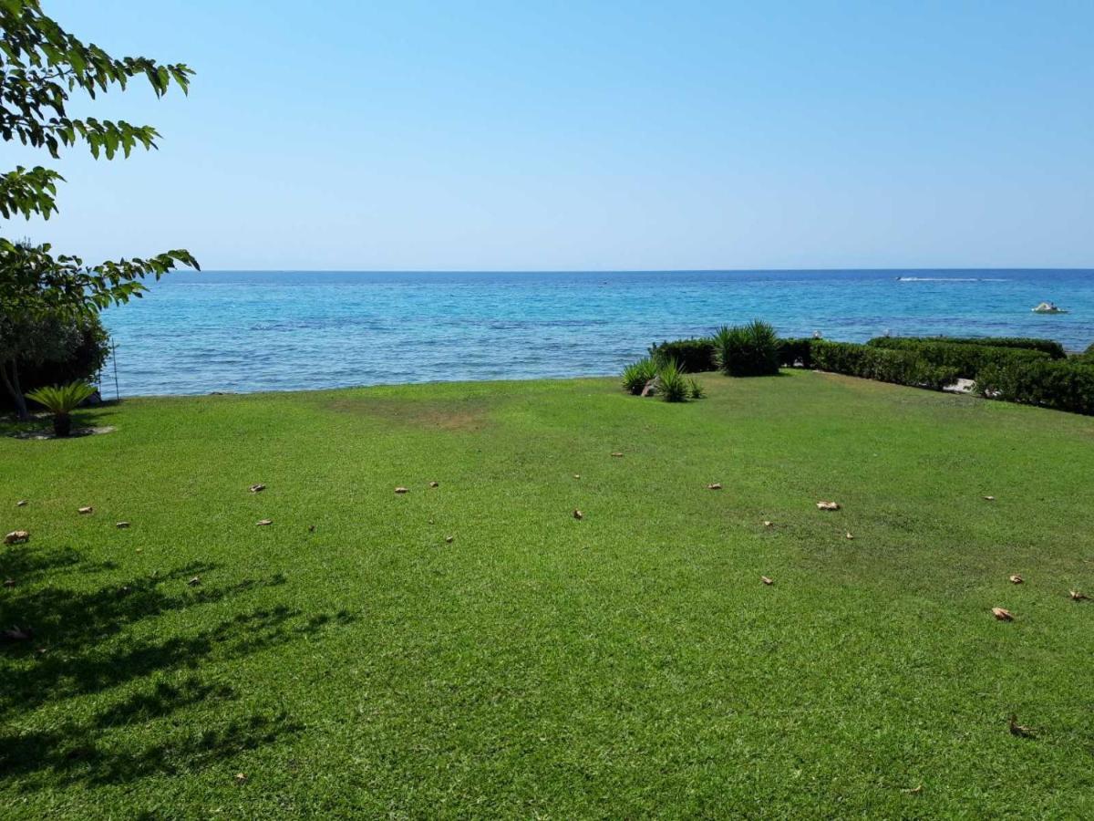 Villa 3Ω Nea Skioni Exteriör bild