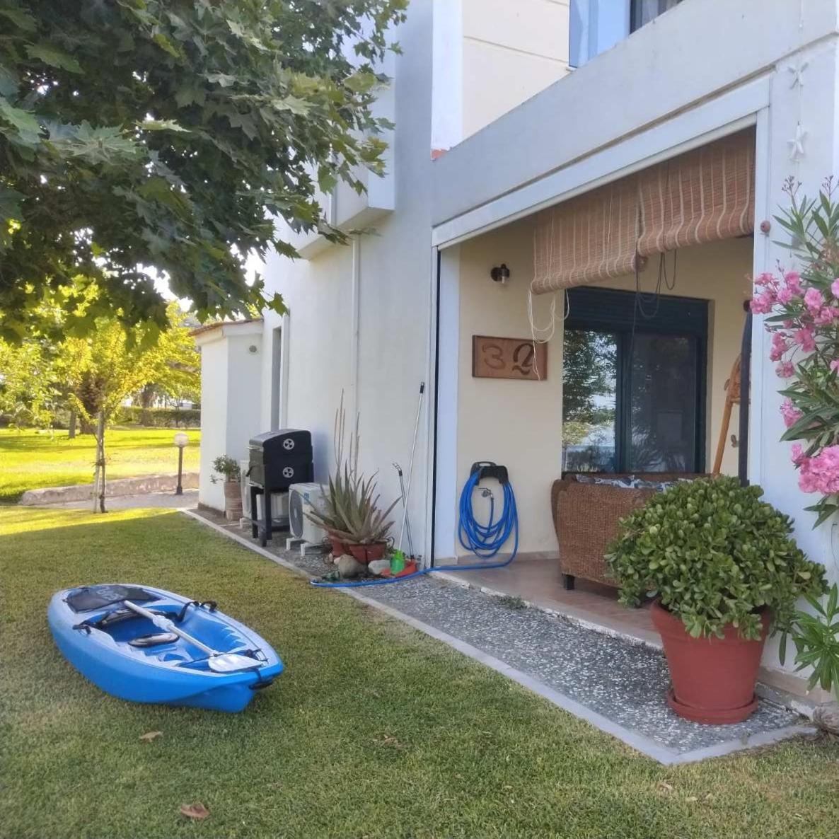 Villa 3Ω Nea Skioni Exteriör bild